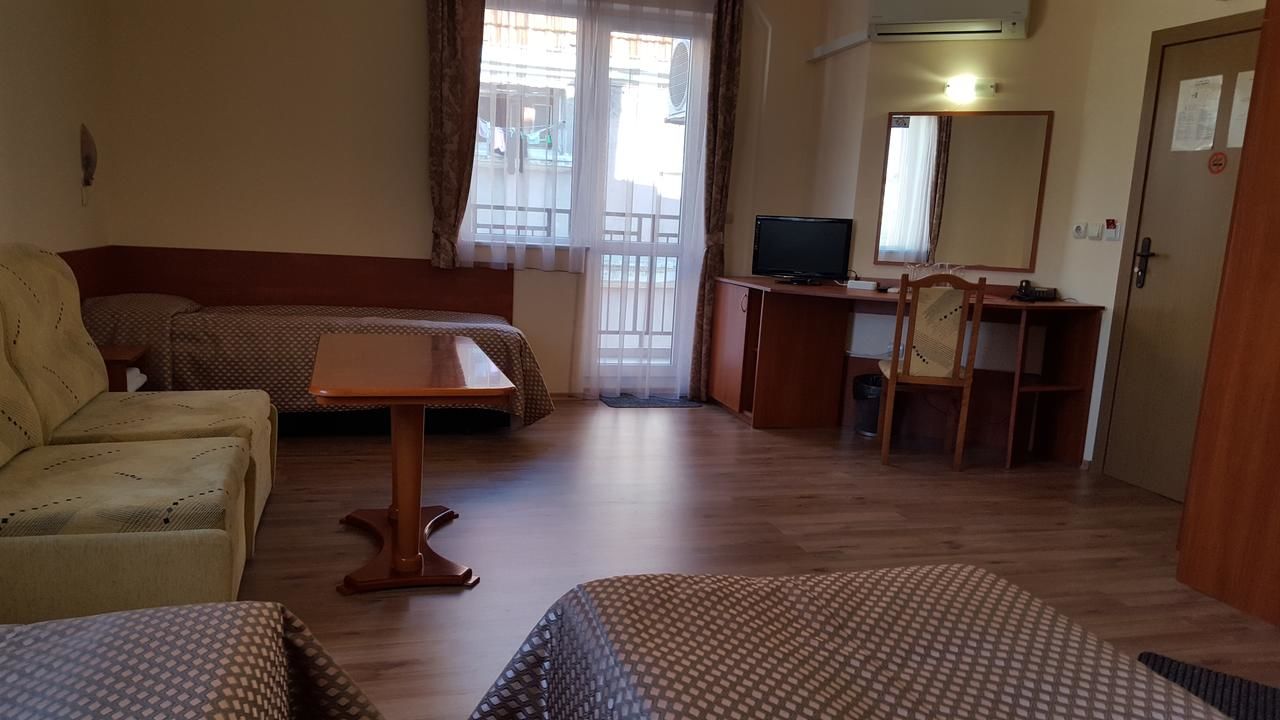 Отель Caprice Family Hotel Варна