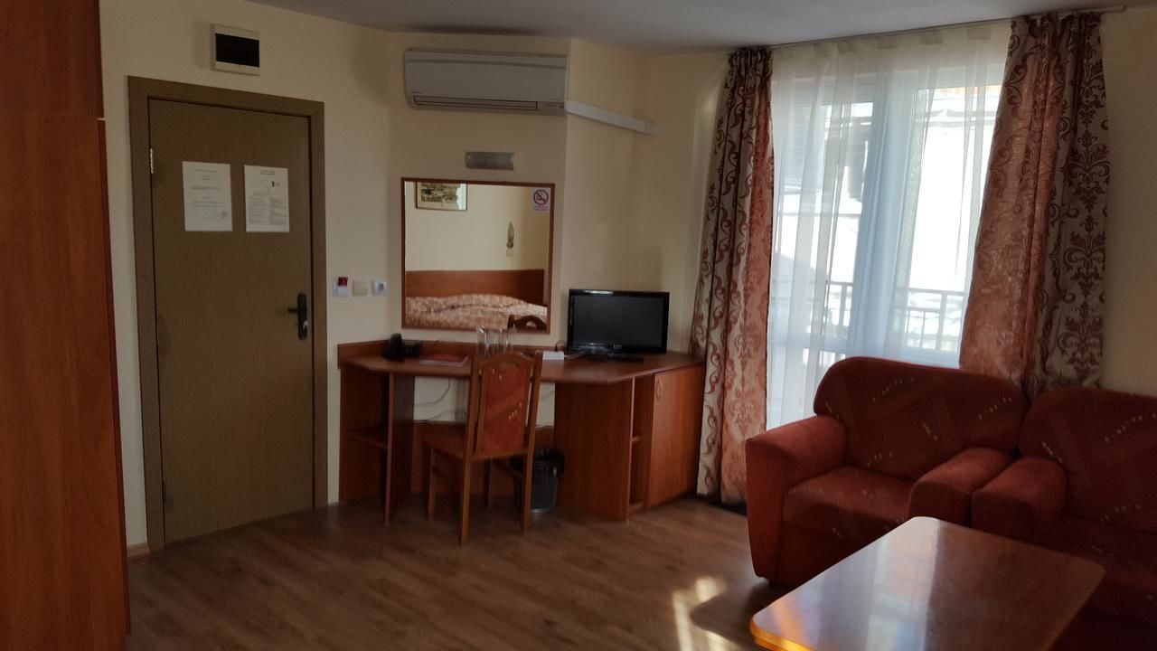 Отель Caprice Family Hotel Варна-23