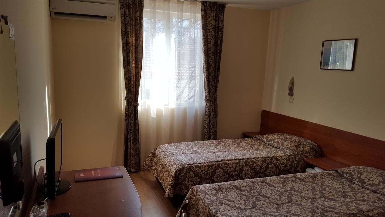 Отель Caprice Family Hotel Варна-26