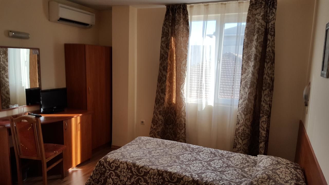 Отель Caprice Family Hotel Варна-36