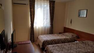 Отель Caprice Family Hotel Варна Двухместный номер с 2 отдельными кроватями-2