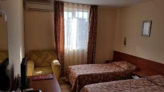 Отель Caprice Family Hotel Варна Двухместный номер с 2 отдельными кроватями-5