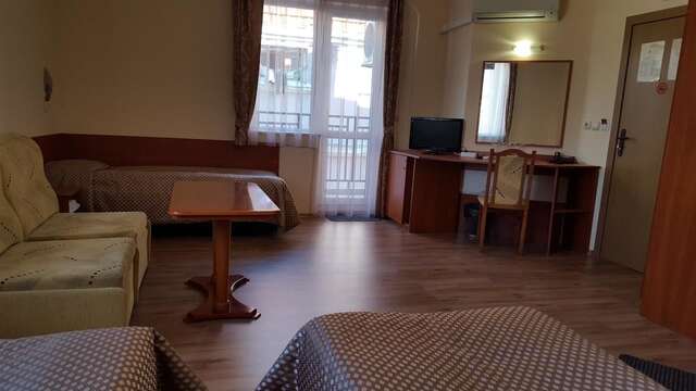 Отель Caprice Family Hotel Варна-17