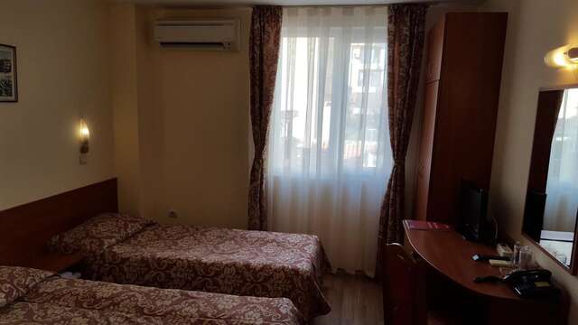 Отель Caprice Family Hotel Варна-28